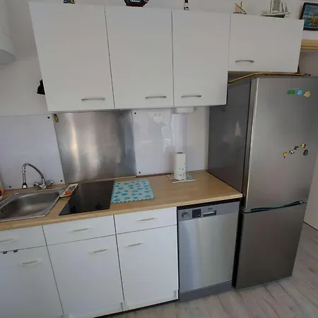 T2 A : Terrasse, Jardin, Parking, Proche Et Commerces - Fr-1-326-796 Apartment *