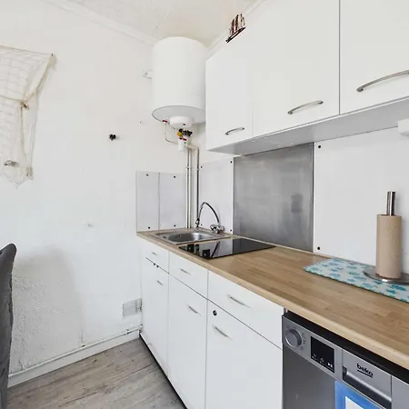 T2 A : Terrasse, Jardin, Parking, Proche Et Commerces - Fr-1-326-796