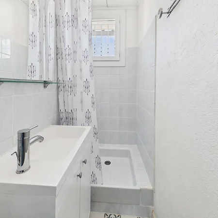 T2 A : Terrasse, Jardin, Parking, Proche Et Commerces - Fr-1-326-796 Lejlighed