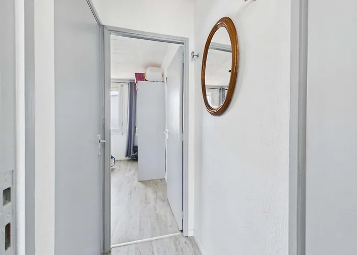 Апартаменты T2 A : Terrasse, Jardin, Parking, Proche Et Commerces - Fr-1-326-796 *
